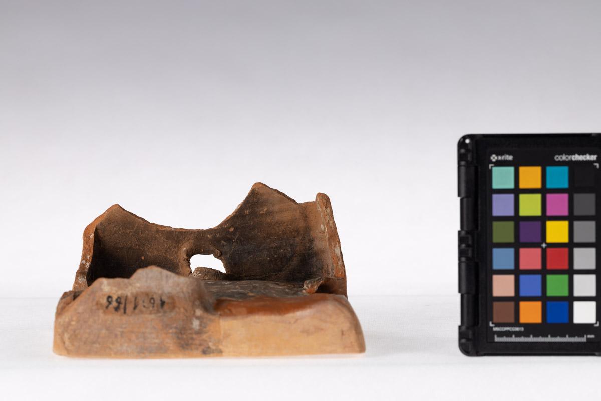 Kafel z motywem roślinnym