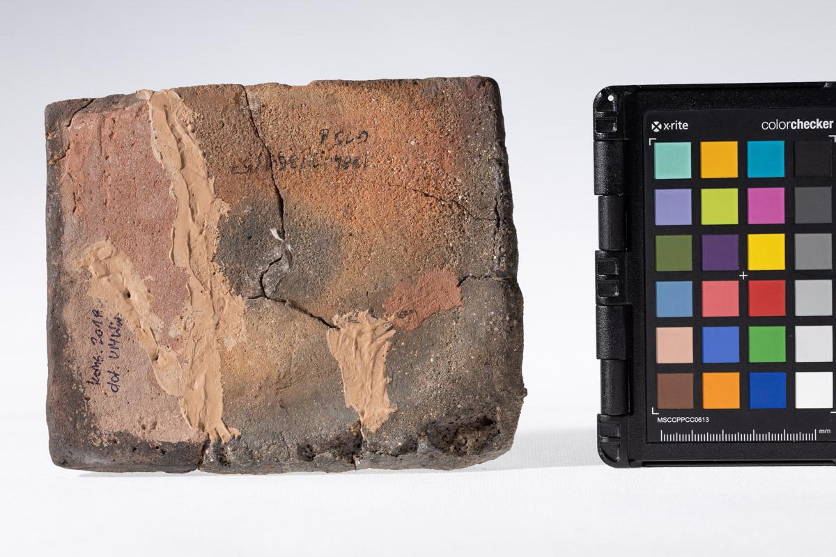 Płytka z wyobrażeniem wojowników