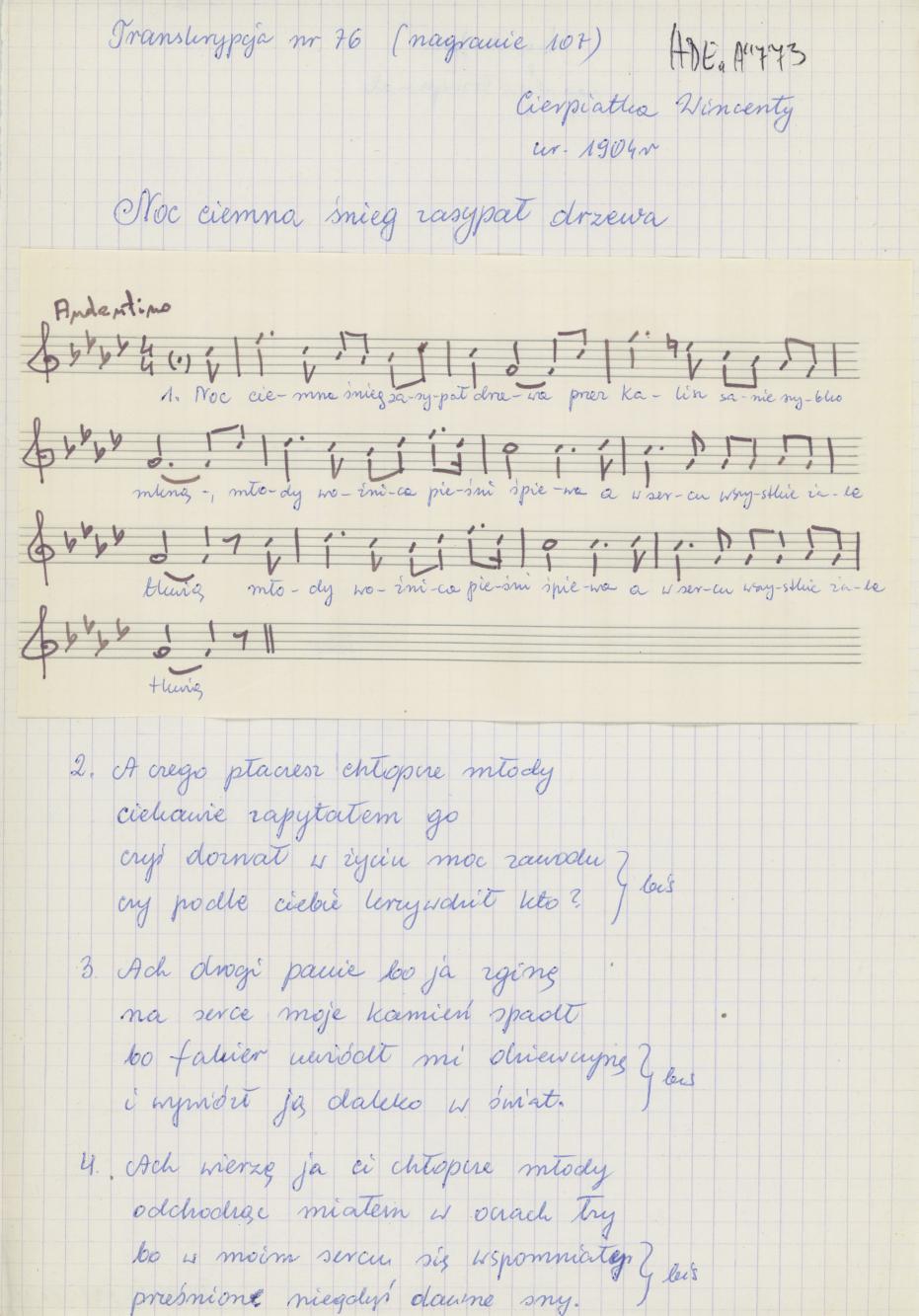 Noc ciemna śnieg zasypał drzewa