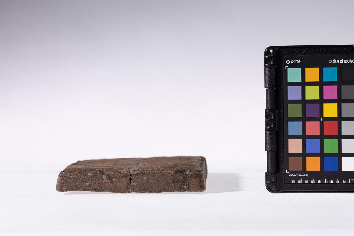 Płytka z wyobrażeniem byka