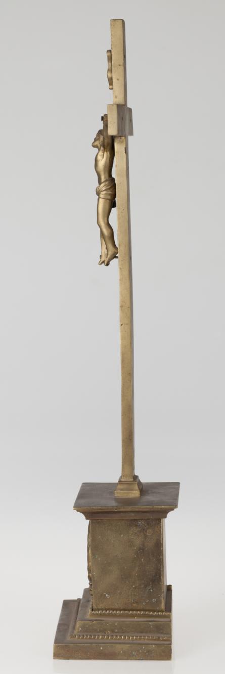 Krucyfiks mosiężny W. Kremer, Kalisz, 1909 r.