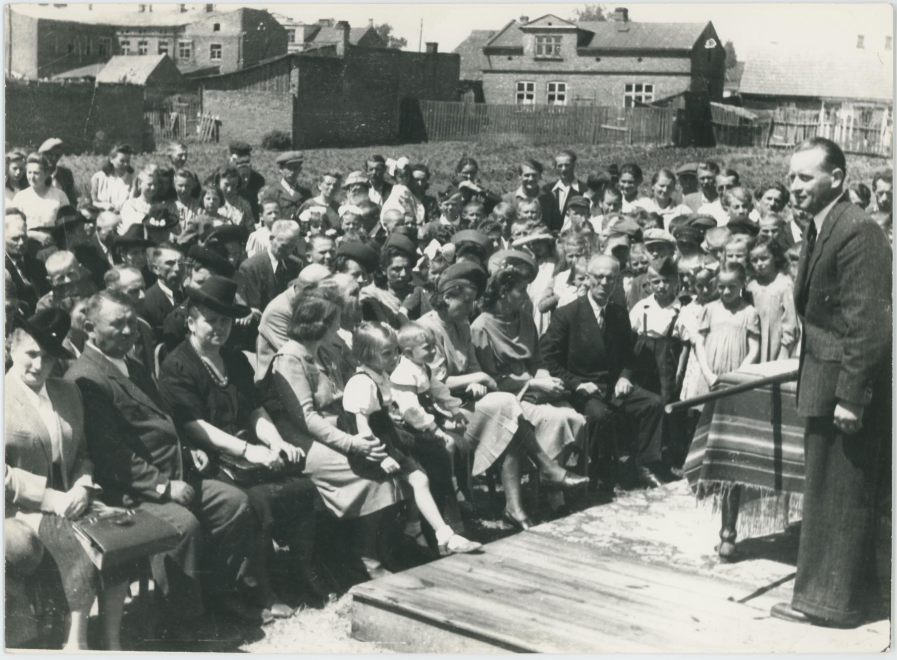 Zdjęcia reportażowe z uroczystości wręczenia sztandaru PCK w Koźminku