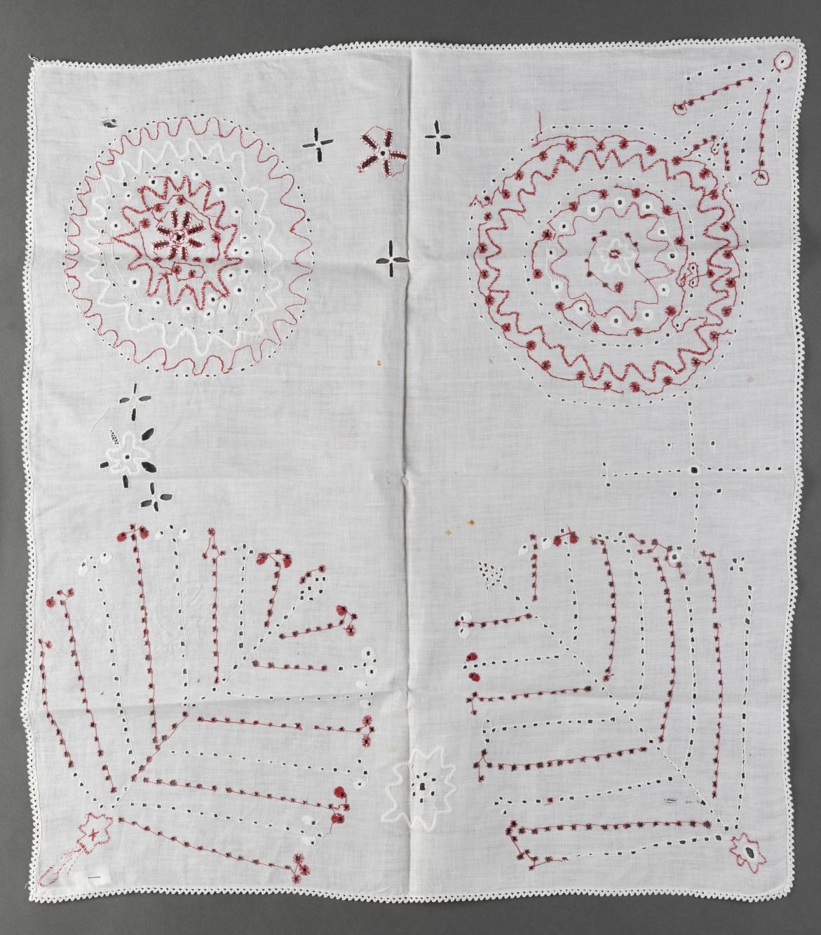 Serweta biała, prostokątna z czerwonym haftem