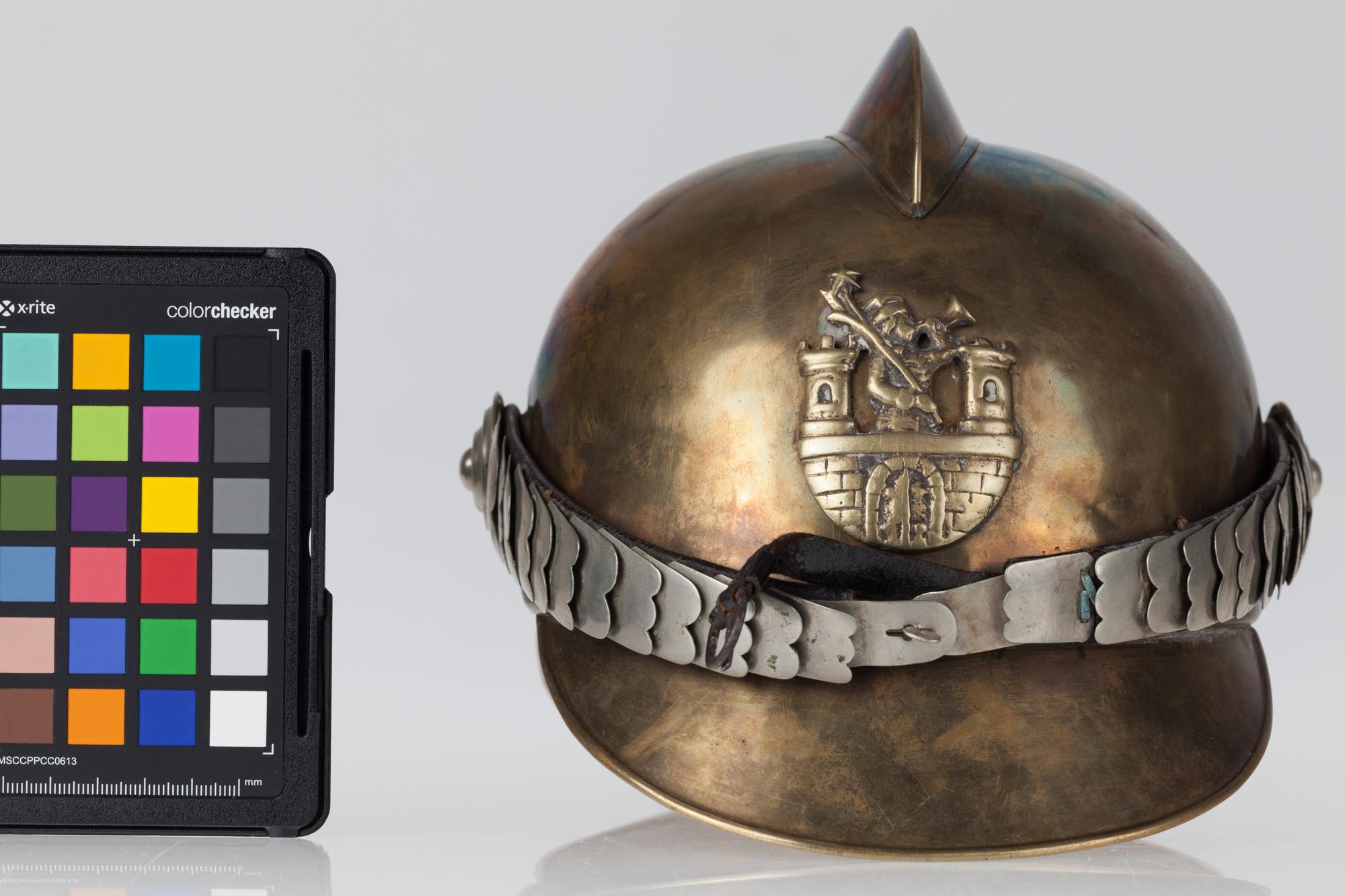 Hełm strażacki z herbem Kalisza