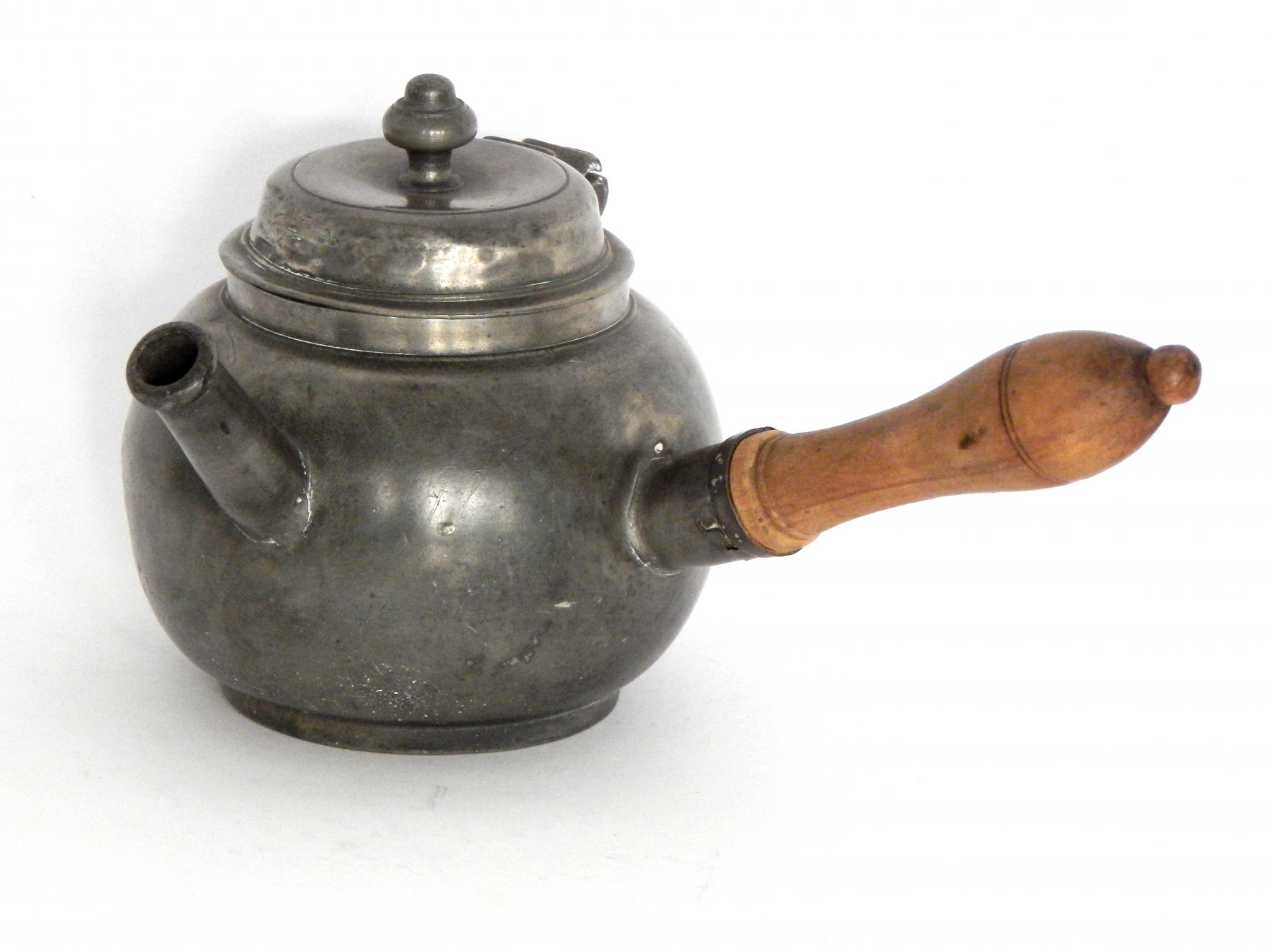 Imbryk z boczną rączką