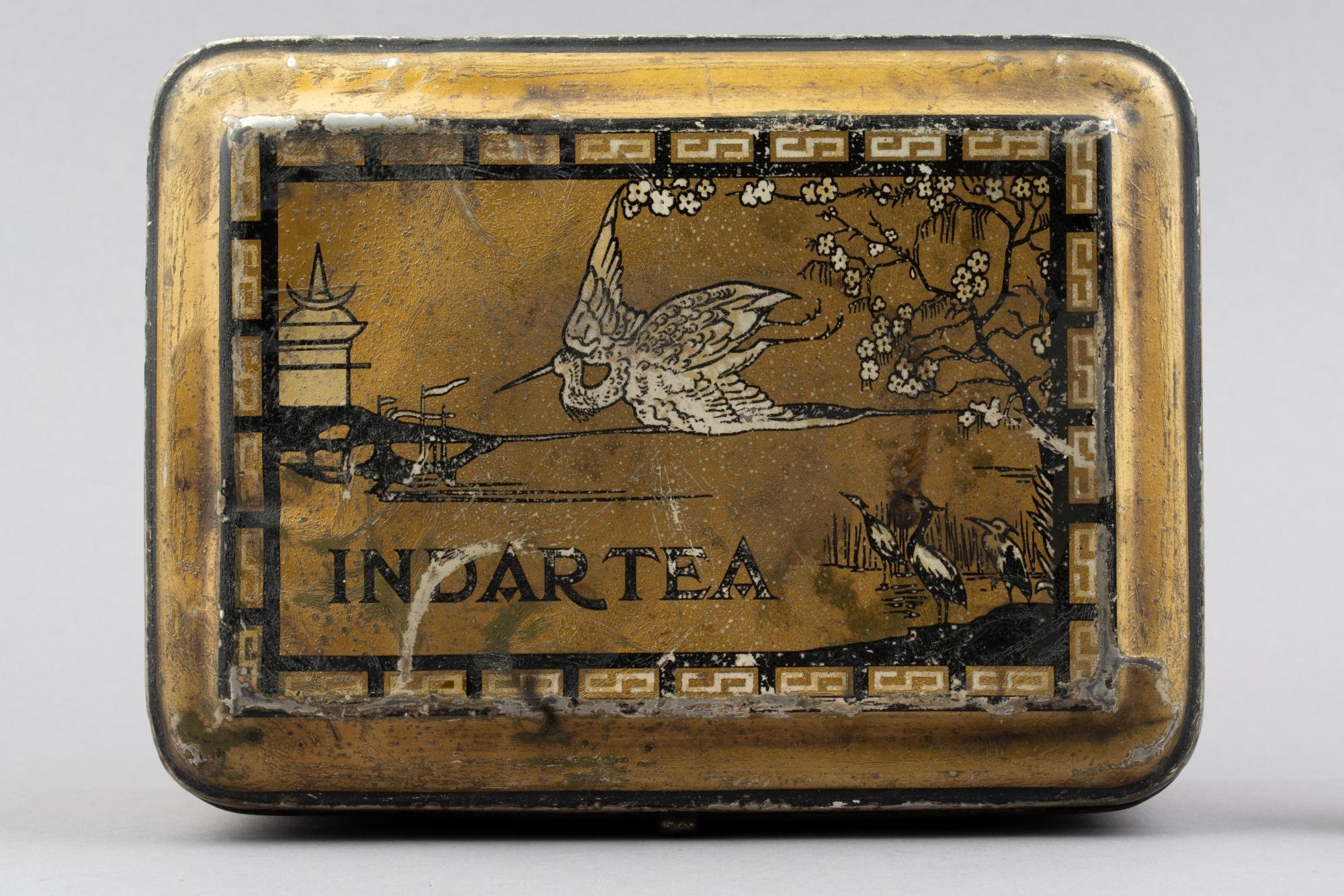 Pudełko do herbaty z napisem „Indar Tea”