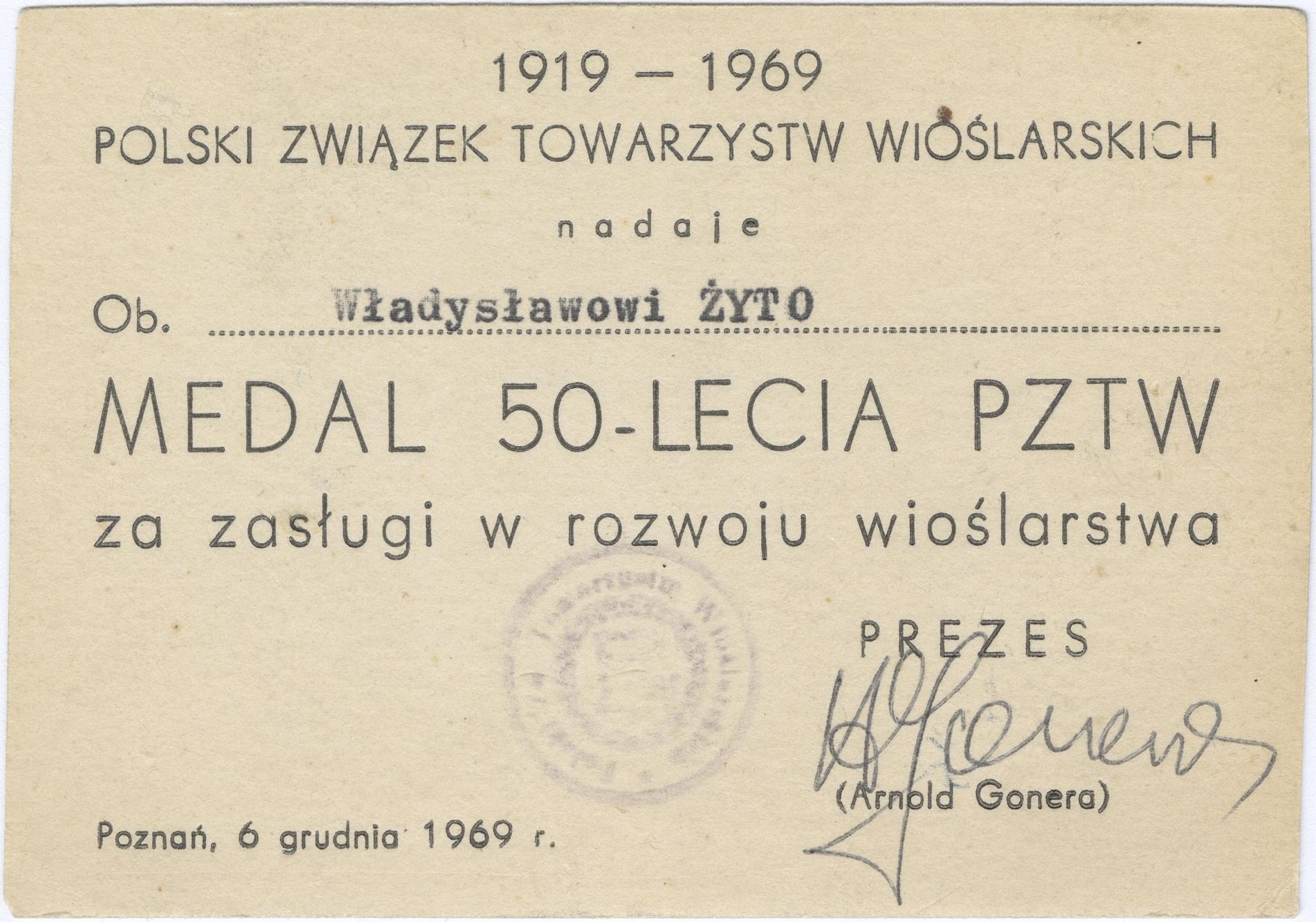 Legitymacja Władysława Żyto nadania medalu 50-lecia Polskiego Związku Towarzystw Wioślarskich