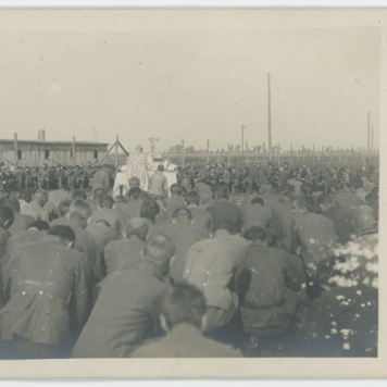 Nabożeństwo w obozie jenieckim w Szczypiornie