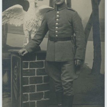 Mężczyzna w mundurze