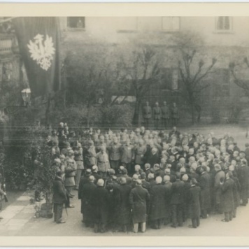 Manifestacja z okazji ogłoszenia przez państwa zaborcze niepodległości Polski w 1916 r.