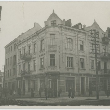 Budynek przy zbiegu ulic Śródmiejskiej i Pułaskiego w Kaliszu