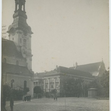 Plac i kościół św. Józefa