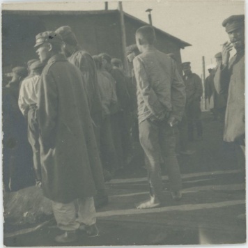 Legioniści w obozie jenieckim w Szczypiornie