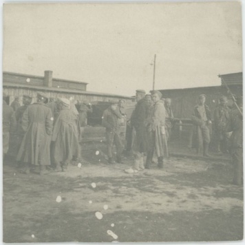 Legioniści w obozie jenieckim w Szczypiornie