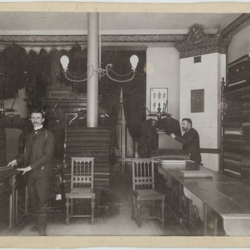 Wnętrze zakładu krawiectwa męskiego w Kaliszu