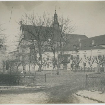 Widok na kościół Franciszkanów i Most Trybunalski