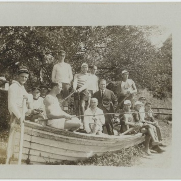 Członkowie Kaliskiego Towarzystwa Wioślarskiego