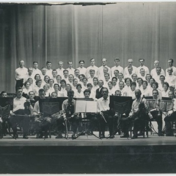 Chór i orkiestra Ludowego Zespołu Pieśni i Tańca "Calisia"