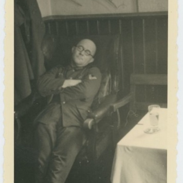 Śpiący niemiecki żołnierz