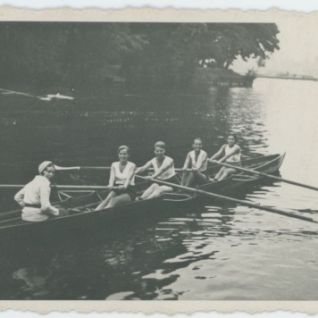 Trening zawodniczek Kaliskiego Towarzystwa Wioślarskiego na Prośnie