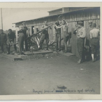 "Pompuj bracie! będziesz miał doliwki". Obóz jeniecki w Szczypiornie