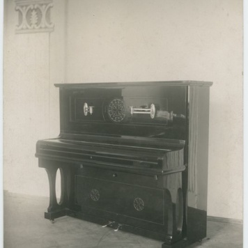 Pianino z Fabryki Fortepianów i Pianin Braci K. i A. Fibiger