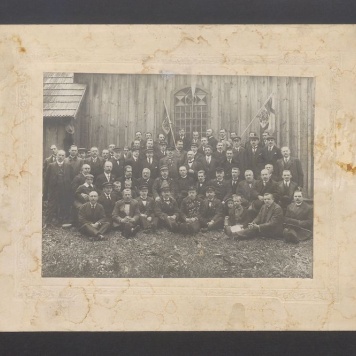 Fotografia pamiątkowa członków Kaliskiego Tow. Wioślarskiego 