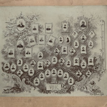 Tableau VII klasy Szkoły Żeńskiej w Kaliszu z 1903 r. 