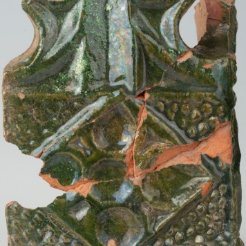 Kafel zdobiony czwórliściem i lilią