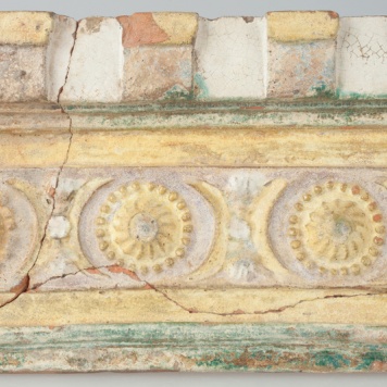 Kafel z ornamentem cekinowo-perłowym