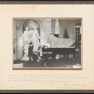 Gertruda Konatkowska grająca na fortepianie Arnold Fibiger podczas Festiwalu Muzyki Polskiej w Poznaniu