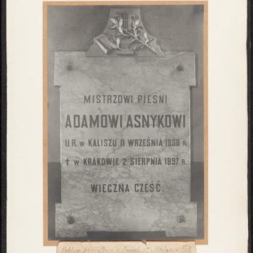 Tablica pamiątkowa poświęcona Adamowi Asnykowi z kościoła św. Mikołaja 