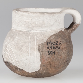 małe naczynie gliniane 