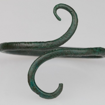 brązowy naramiennik