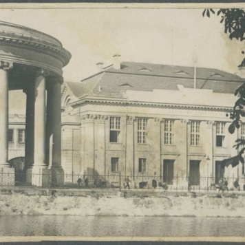 Teatr i budynek Narodowego Banku Polskiego