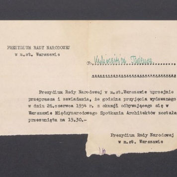 Zawiadomienie o zmianie godziny przyjęcia wydawanego z okazji Międzynarodowego Spotkania Architektów