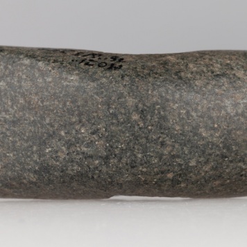 Toporek krzemienny kształtu łódkowatego