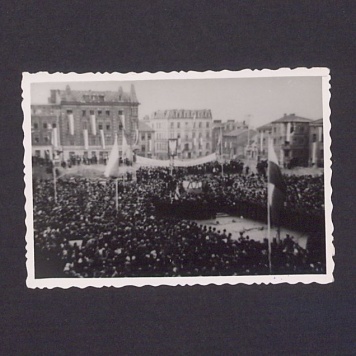 Uczestnicy manifestacji na Placu 21 Stycznia w Gnieźnie