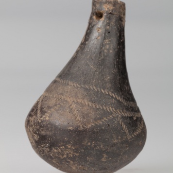 Grzechotka gliniana kształtu gruszkowatego