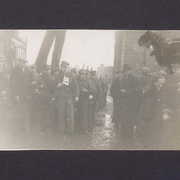 17 rocznica powstania wielkopolskiego w Zdziechowie. Zwycięska drużyna harcerska w marszu szlakiem powstańczym.