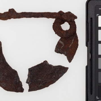 Zapinka żelazna o łukowatym kabłąku, jednoczęściowa