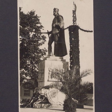 Pomnik Bolesława Chrobrego w Gnieźnie.