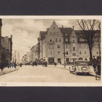 Fragment ul. Chrobrego obejmujący skrzyżowanie  z ul. Łubieńskiego w kierunku katedry.