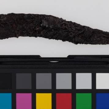 Nóż żelazny o łukowatym ostrzu