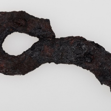 Przedmiot żelazny wykonany ze sztabki o cienkim przekroju