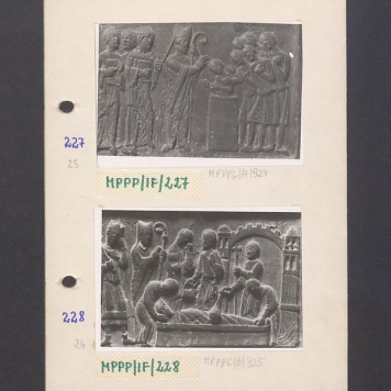 Wnętrze gnieźnieńskiej katedry. Drzwi Gnieźnieńskie, scena przedstawiająca złożenie do grobu.