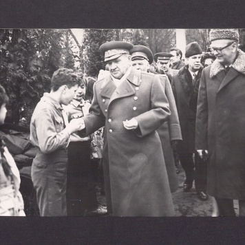 Wizyta żołnierzy radzieckich. Cmentarz św. Piotra.