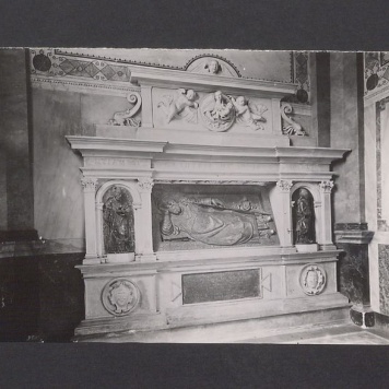 Nagrobek arcybiskupa Mikołaja Dzierzgowskiego.