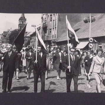 1 Maja 1972 r. w Gnieźnie. Ul. Chrobrego.