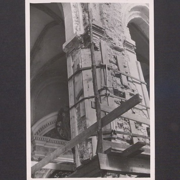 Wnętrze katedry w czasie regotyzacji.